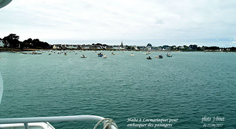 Photo sarzeau24.jpg : Halte  Locmariaquer pour embarquer des passagers.